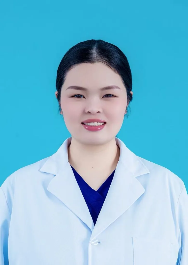 左凤茹执业医师形象照